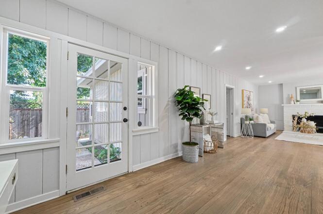 Building Photo - 102 Olive St