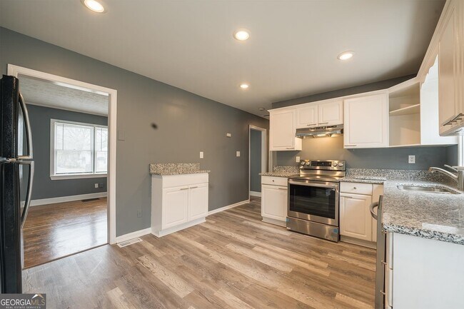 Building Photo - 8449 Fairview Dr