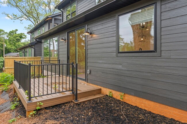 Building Photo - Medford Mews, Carriage House 321