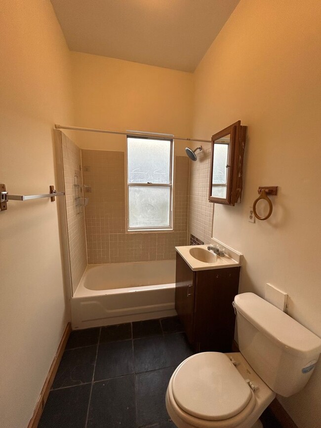 Building Photo - 1617 N Hudson Ave