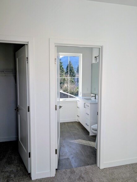 Building Photo - 35 2nd Ave SE