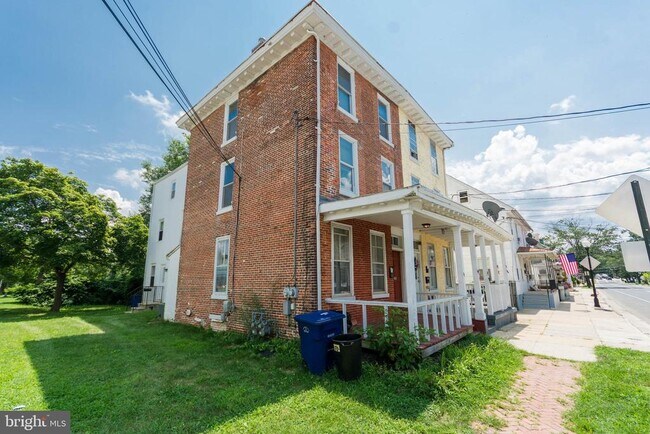 Building Photo - 39 Pine St