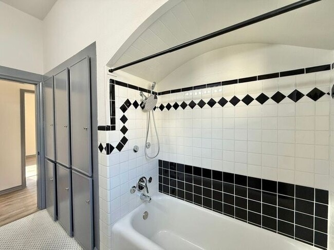 Building Photo - Beautiful 3-Bedroom, 1-Bath Home with Modern Updates!