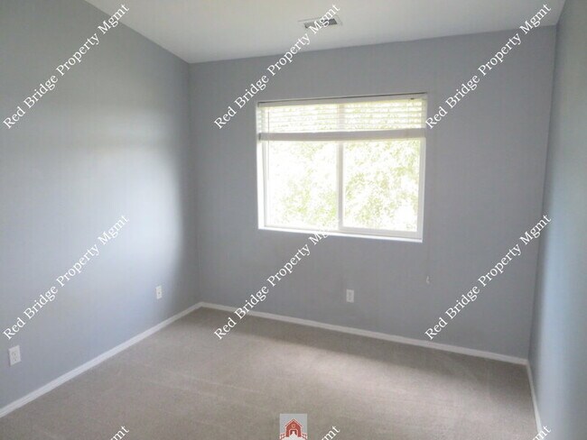 Building Photo - 18385 SW Swanstrom Dr