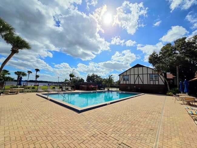 Building Photo - Lakefront First-Floor Condo in Camelot by the Lake, Orlando