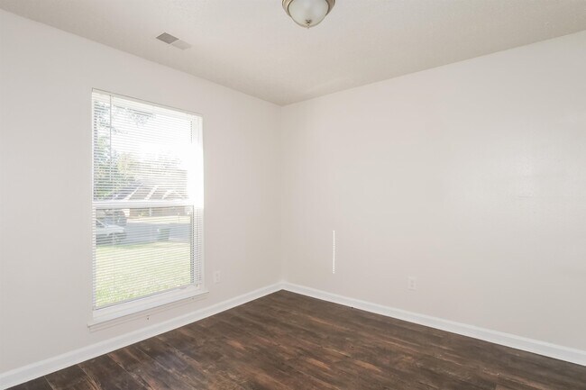 Building Photo - 3824 Windermere Rd