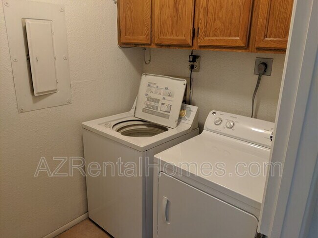 Building Photo - 819 N College Ave