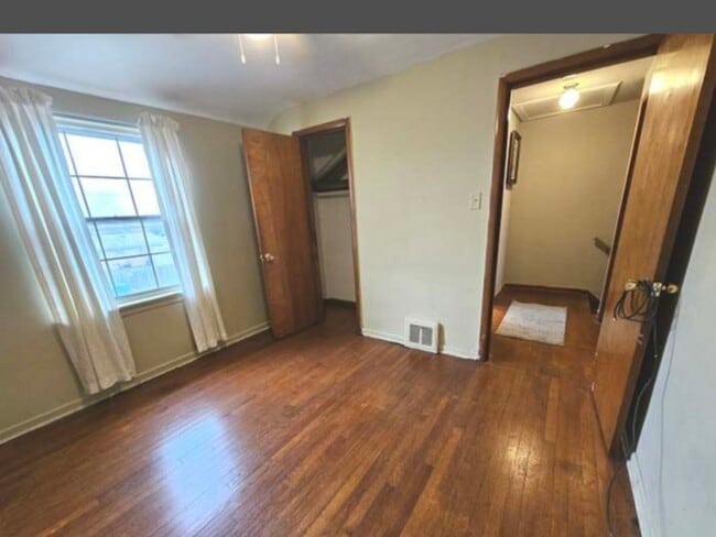 Building Photo - 1376 Wentworth Ave