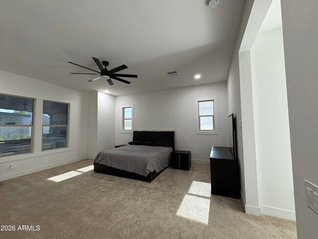 Building Photo - 1285 E Mead Dr