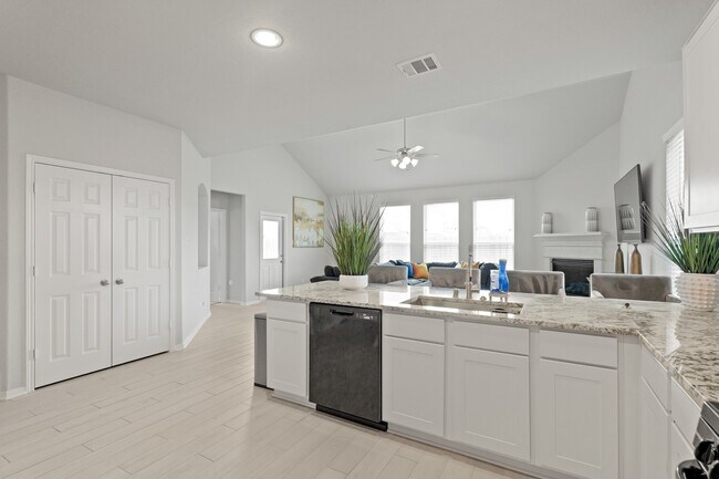 Building Photo - 14615 Olive Sparrow Ln