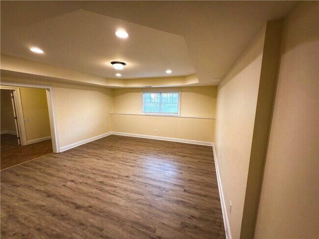 Building Photo - 2675 Rosalyn Ln