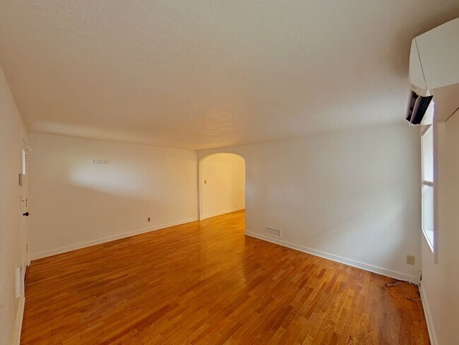 Building Photo - Glacier Tri-Plex