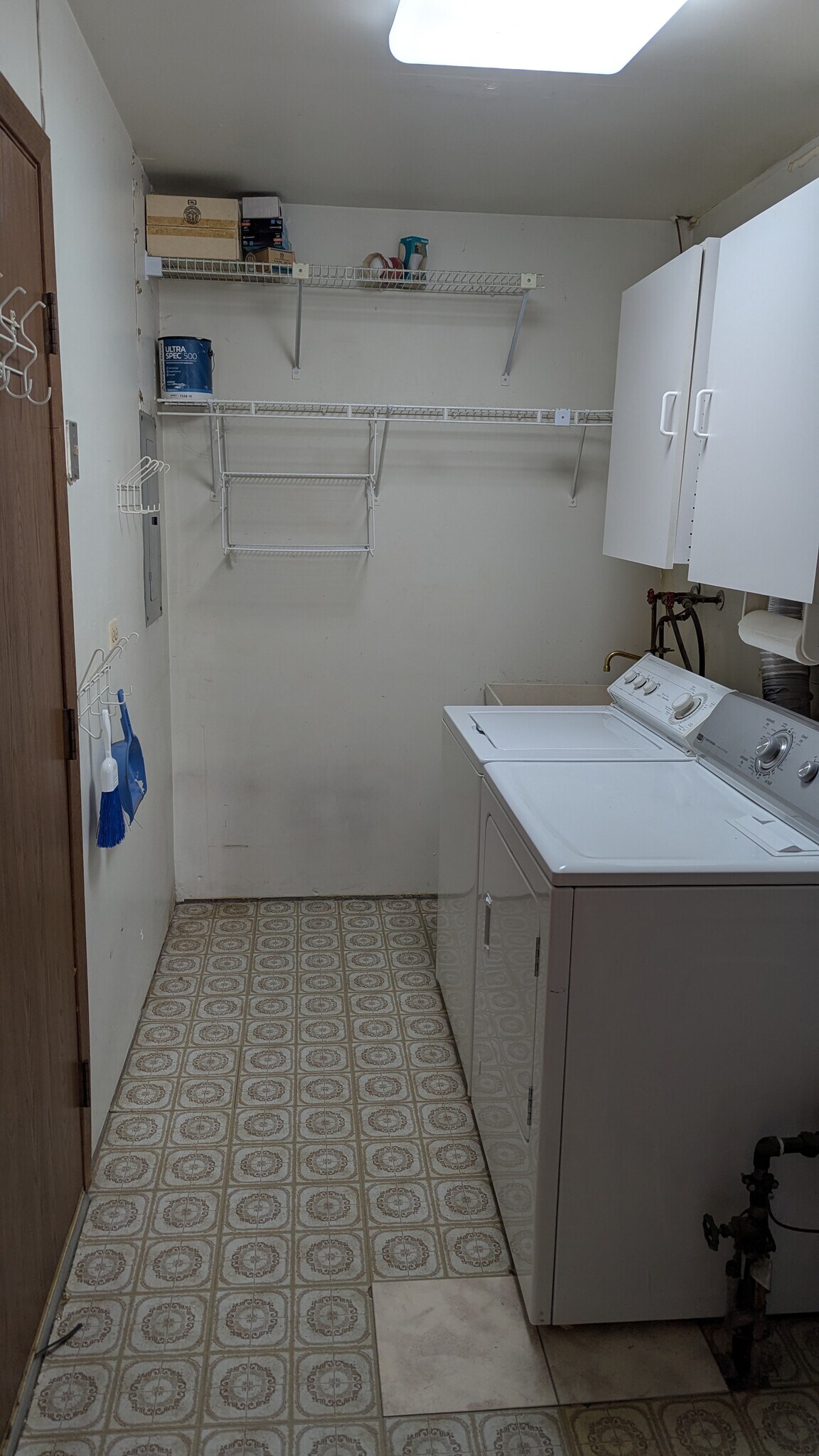 Building Photo - 541 Commanche Trl