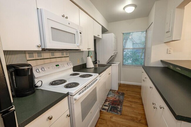 Building Photo - 800 Mallery St