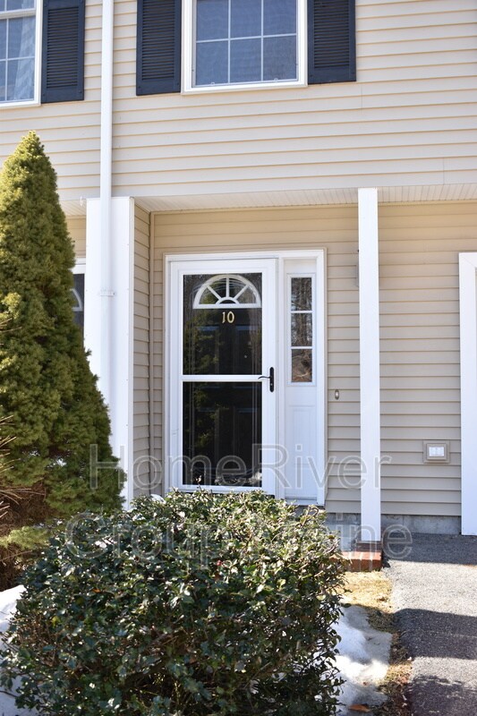 Building Photo - 10 Woodside Dr