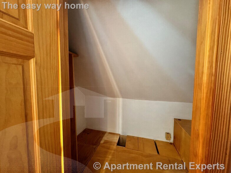 Building Photo - 8 Allen St