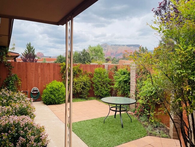 Building Photo - 230 Arroyo Sienna Dr