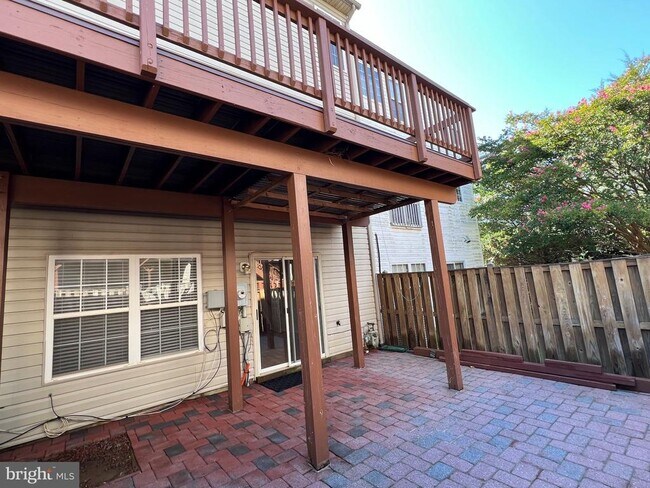 Building Photo - 8818 Royal Doulton Ln