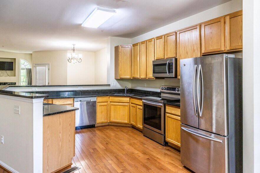 Building Photo - 6044 Blue Point Ct