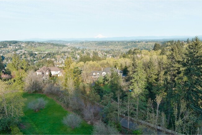 Building Photo - Pete’s Mountain Estate with Mountain Views