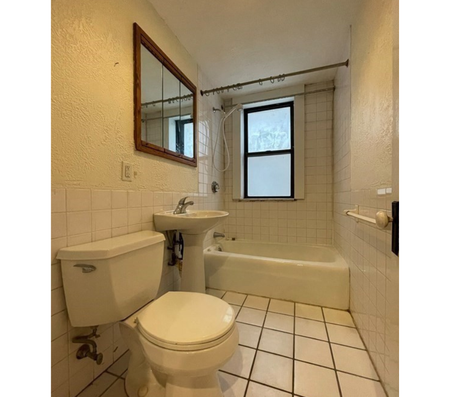 Building Photo - 248 Kelton St