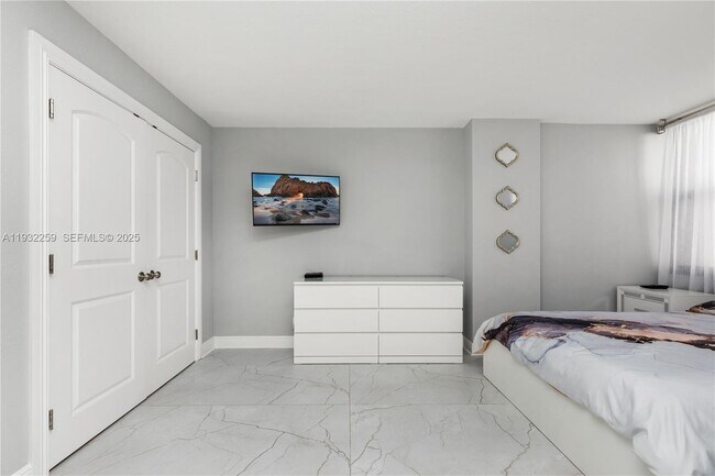 Building Photo - 2401 S Ocean Dr