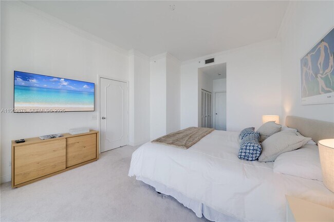 Building Photo - 888 Brickell Key Dr