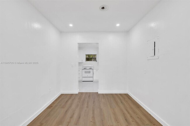 Building Photo - 1315 NE 146th St