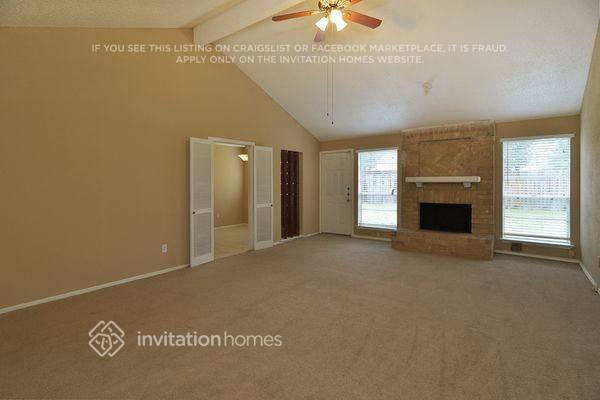 Primary Photo - 5802 Longforest Dr