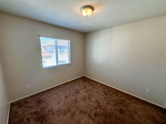 Building Photo - 3 bedroom Murrieta Condo in the gated Will...