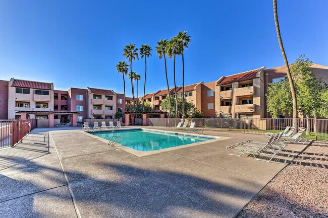 Building Photo - 602 N May