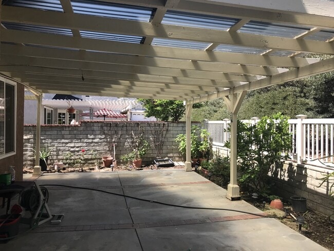 Building Photo - BEAUTIFUL 4 BEDROOM + 3 BATHROOM HOUSE IN SANTA CLARITA AVAILABLE NOW!