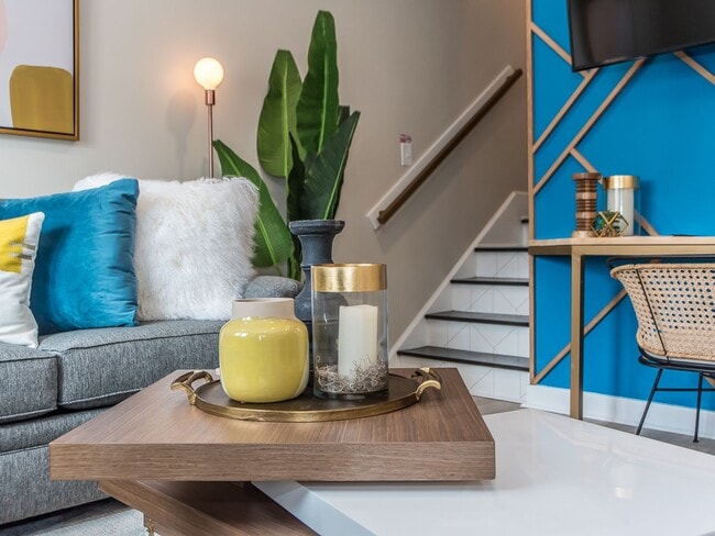 Building Photo - **OFFERING 1/2 OFF FIRST MONTH'S RENT FOR 9+ MONTH LEASE** Luxurious 2BD, 1.5BA Raleigh Unit (B) ...