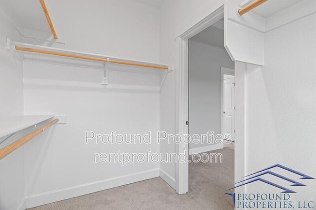 Building Photo - 6843 SE Red Alder St