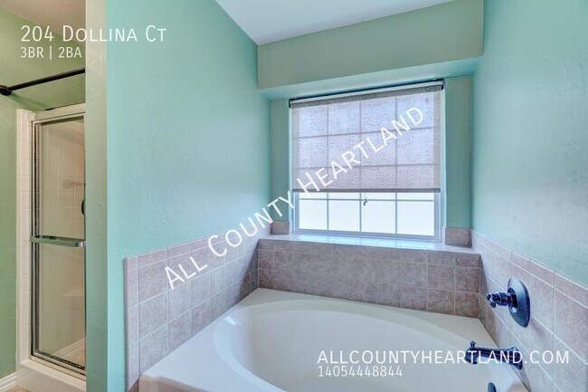 Building Photo - 204 Dollina Ct