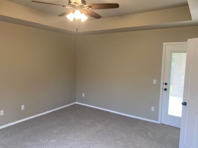 Building Photo - Super Clean Home in Stonebrook at Coffee Creek