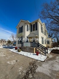 Building Photo - 400 S Main St