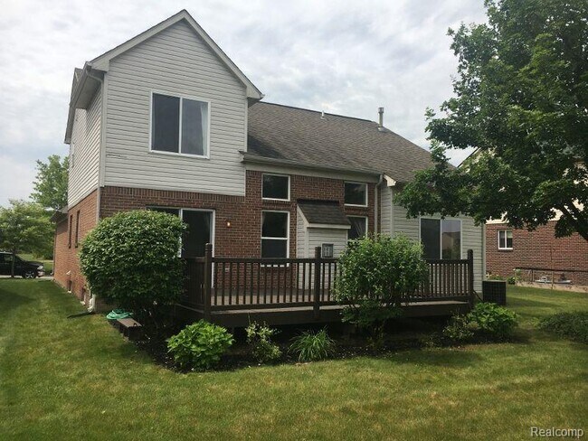 Building Photo - 879 Autumn Ridge Dr