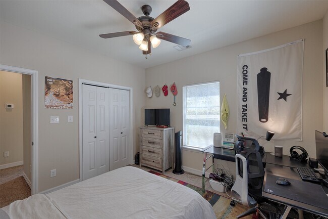 Building Photo - 1122 Detroit St