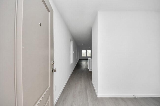 Building Photo - 16831 Spotted Oak Dr