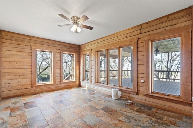 Building Photo - 180 Bradley Ln