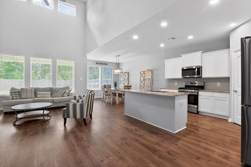 Building Photo - 1708 Sawgrass Dr