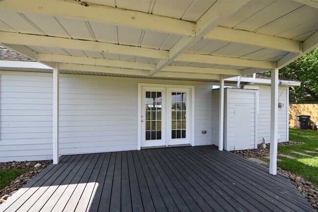 Building Photo - 10946 Fullerton Dr