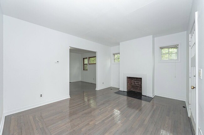 Building Photo - 639 Probasco St
