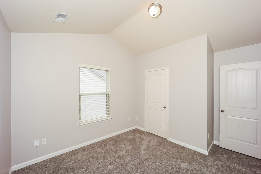 Building Photo - 252 Bandelier Cir