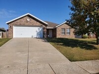 Building Photo - 6204 SW Meadow Well Ave