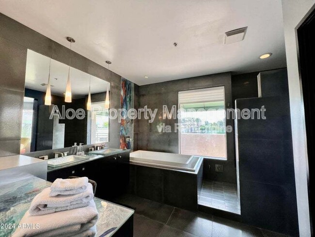 Building Photo - 8989 N Gainey Center Dr