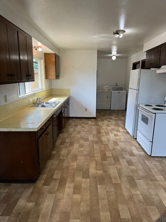 Building Photo - 285 E 11th Ave