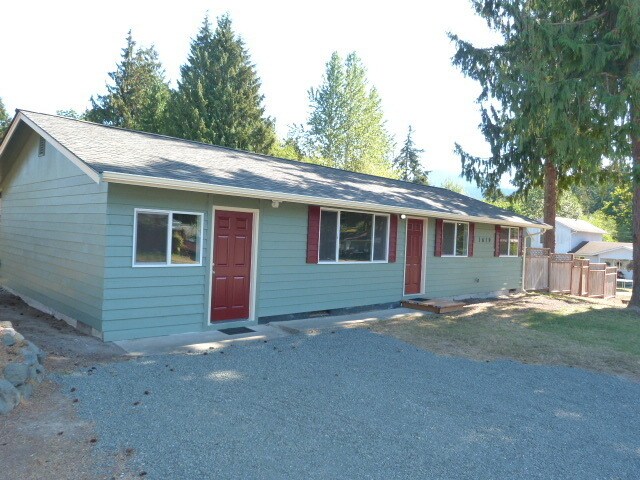 Building Photo - APPLICATION PENDING - Updated Rambler