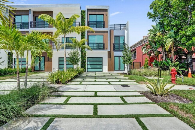 Building Photo - 1825 NE 26th Ave